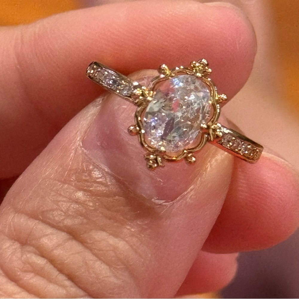 Elegant Gold Toned and Silver Women's Ring Size 7 (R62) - Picture 3 of 7